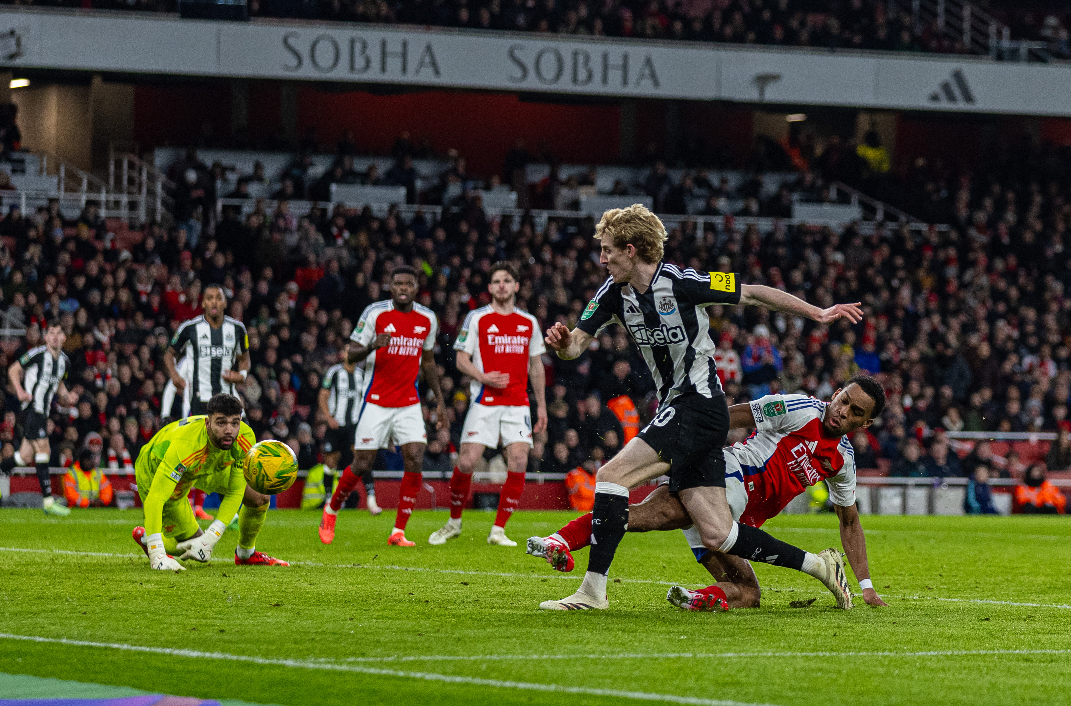 阿森纳在欧洲比赛中表现强势，冲刺冠军联赛