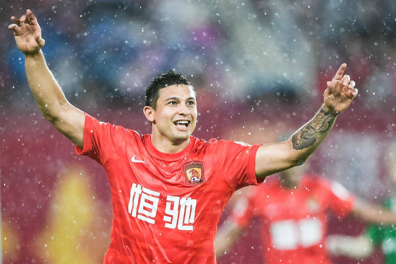 瓦伦西亚大胜母队基辅迎来赛季首胜