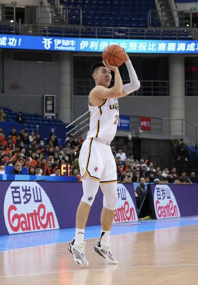 辽宁男篮客场斩获胜利，实力稳健