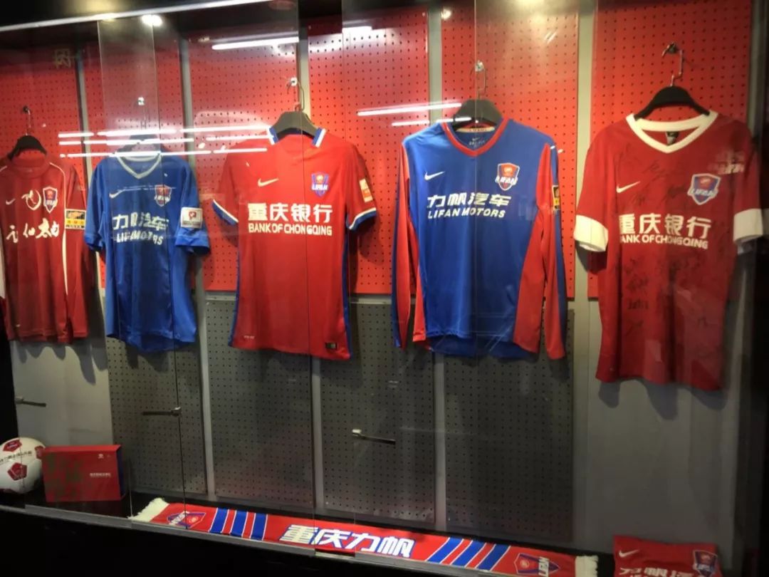 包含重庆斯威球员突破防线,取得压倒性胜利的词条 包含重庆斯威球员突破防线,取得压倒性胜利的词条