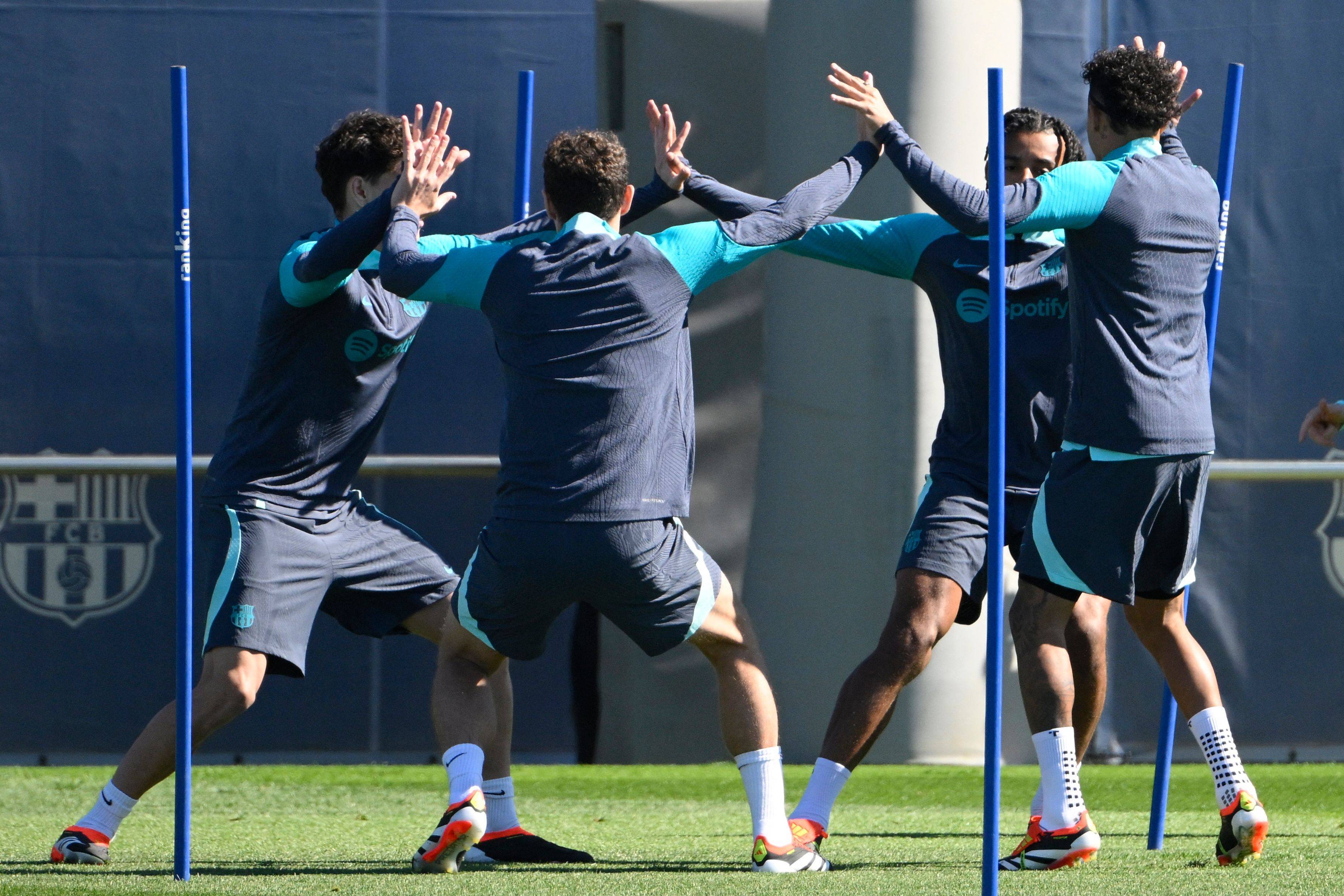 开云下载-包含巴塞罗那联赛不尽人意，教练组积极调整阵容的词条