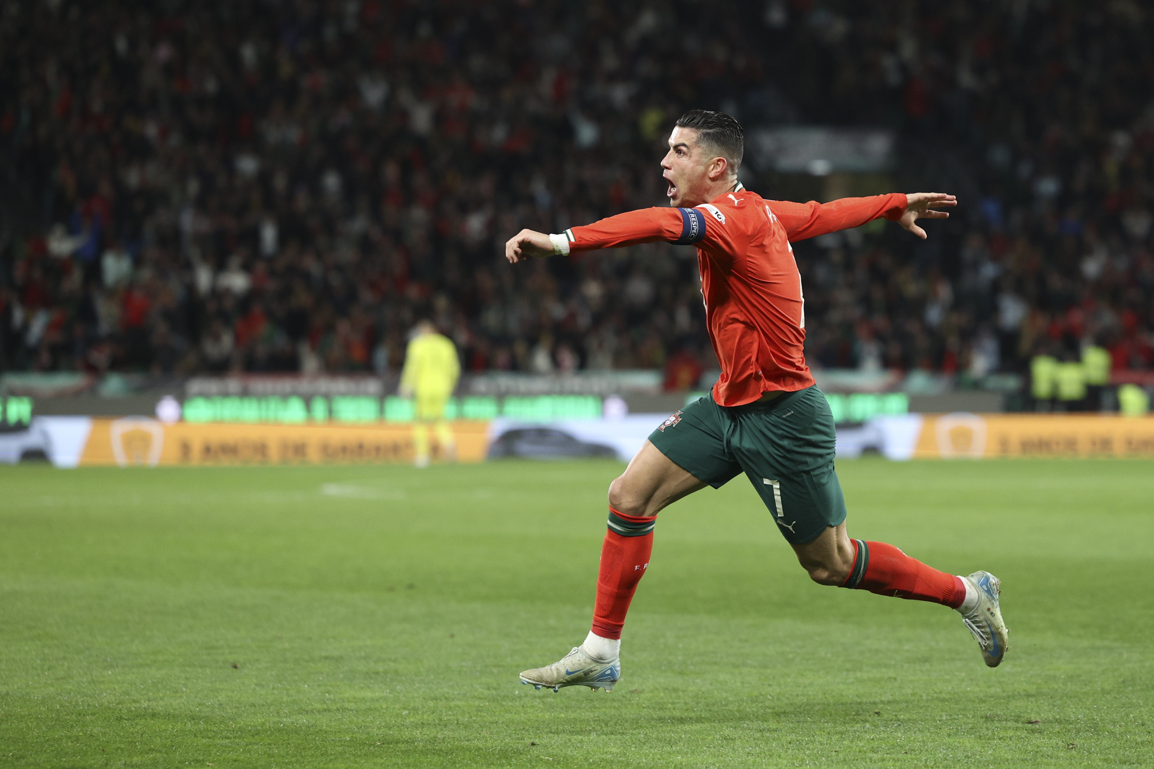 欧国联比赛中球队赛后欢乐庆祝