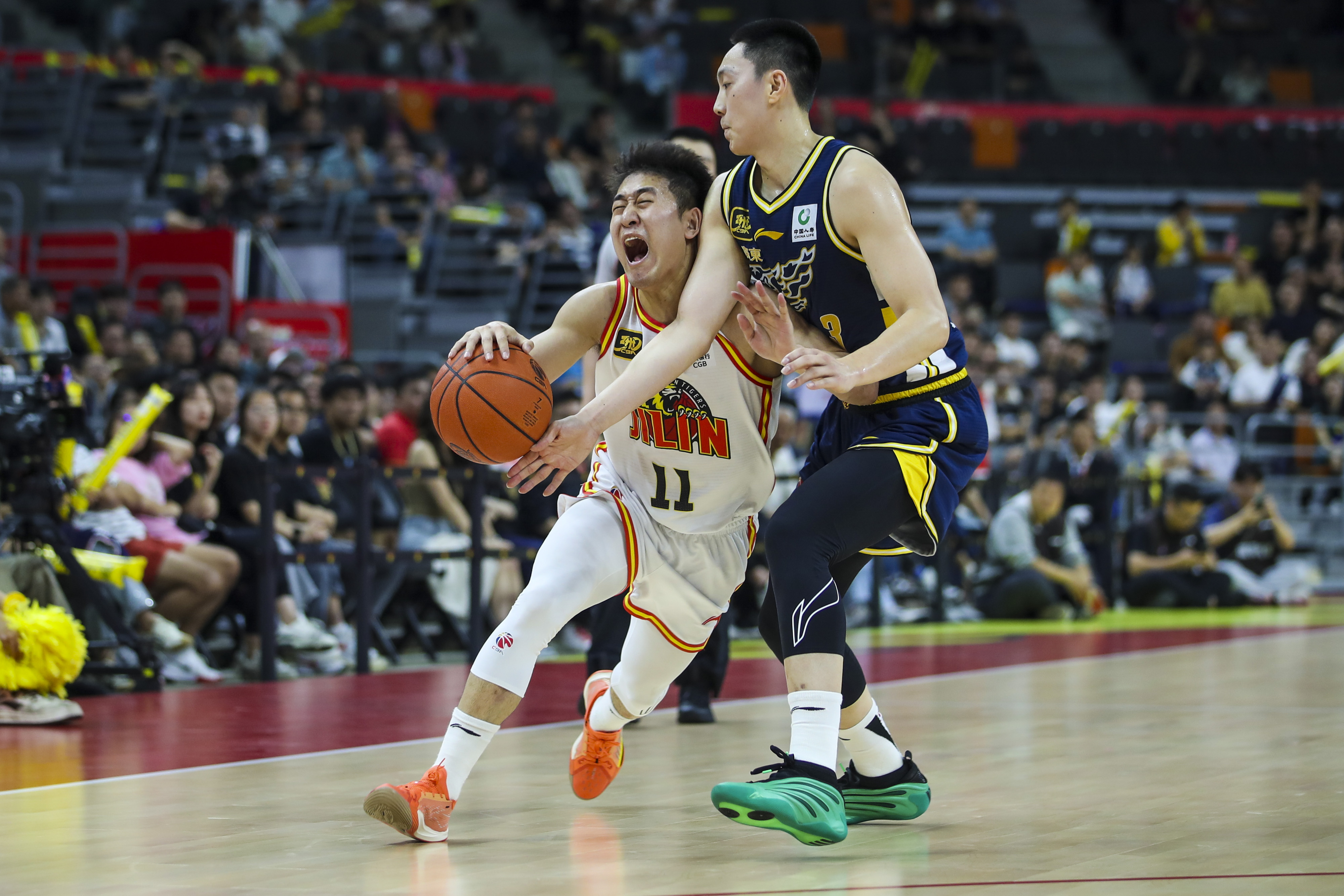 热刺追平比分，展现团队凝聚力的简单介绍