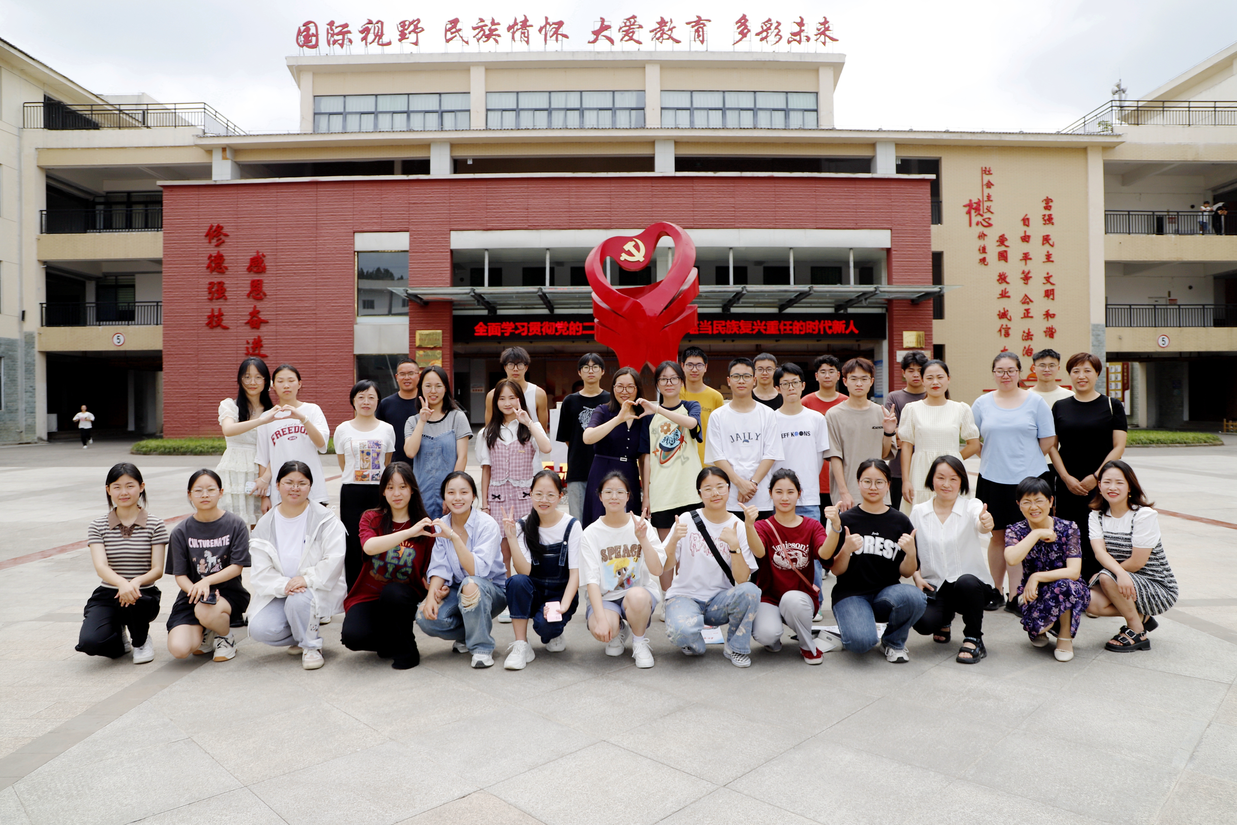 纵情力拼，不负众望，再创佳绩的简单介绍