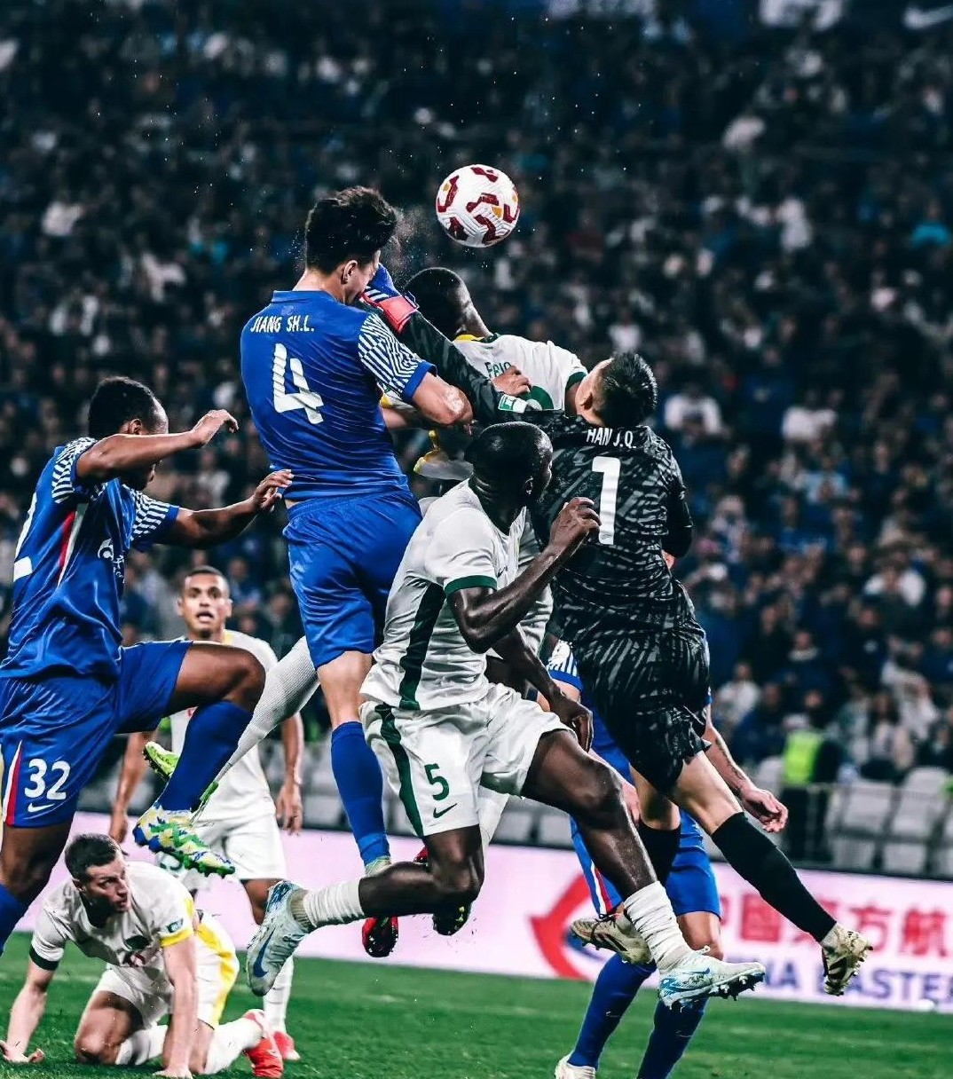 包含队长受伤，球队迎来新挑战的词条