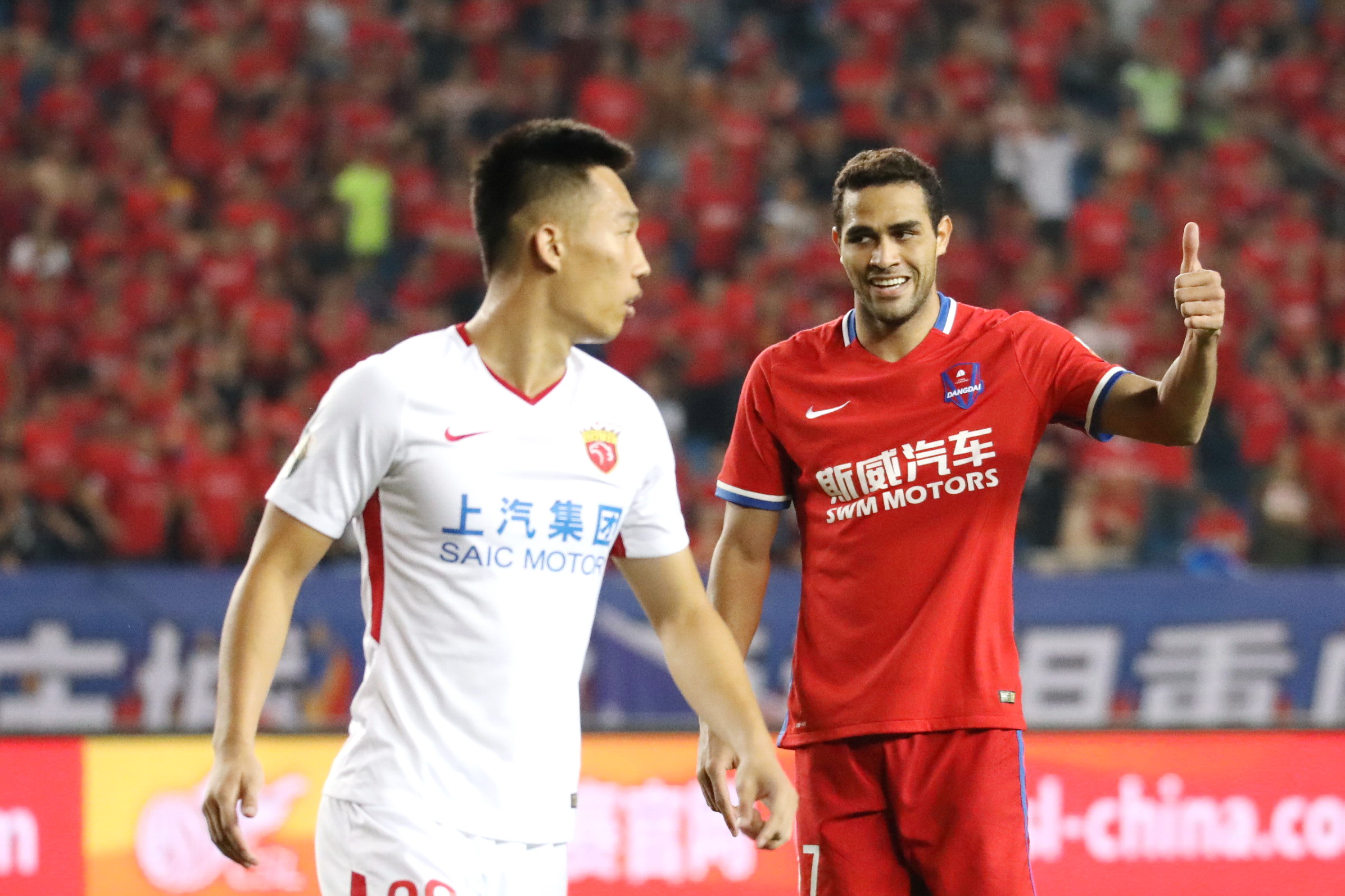 关于上海上港客场一球小胜重庆斯威，保持不败记录的信息