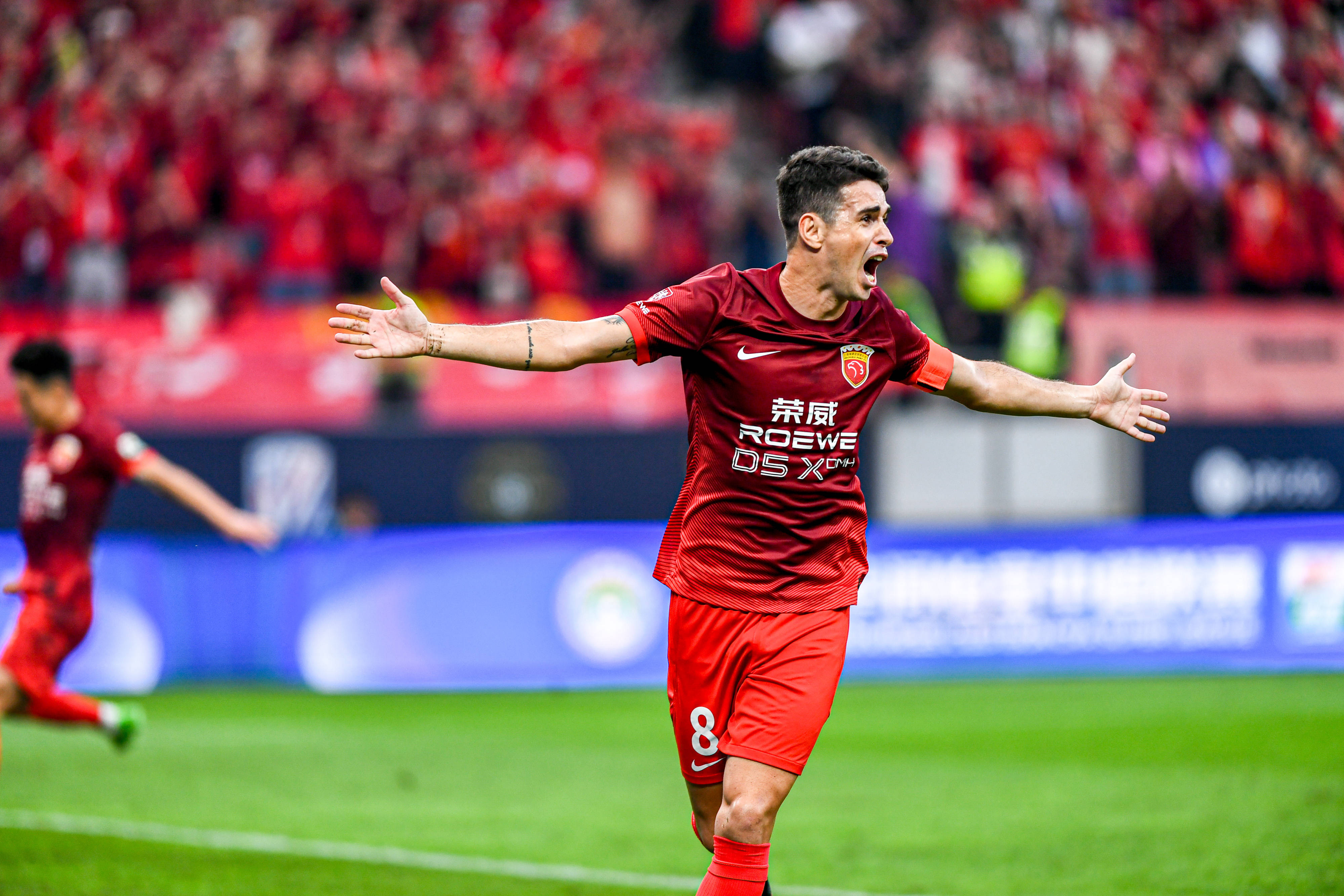 神秘外援加盟中超冠军队，冲击新赛季冠军的简单介绍