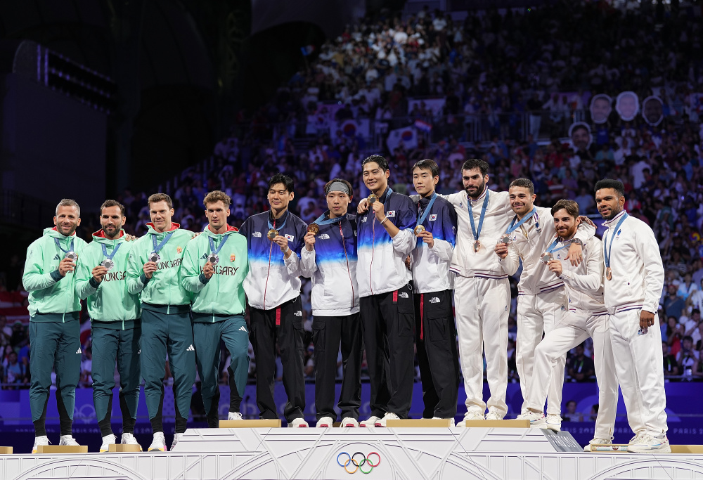 开云体育APP下载-卢森堡选手在击剑比赛中获得男子佩剑季军