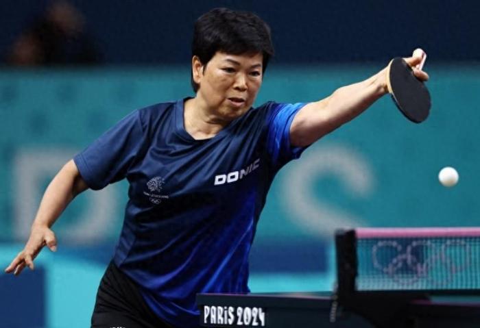 卢森堡选手在击剑比赛中获得男子佩剑季军 卢森堡选手在击剑比赛中获得男子佩剑季军