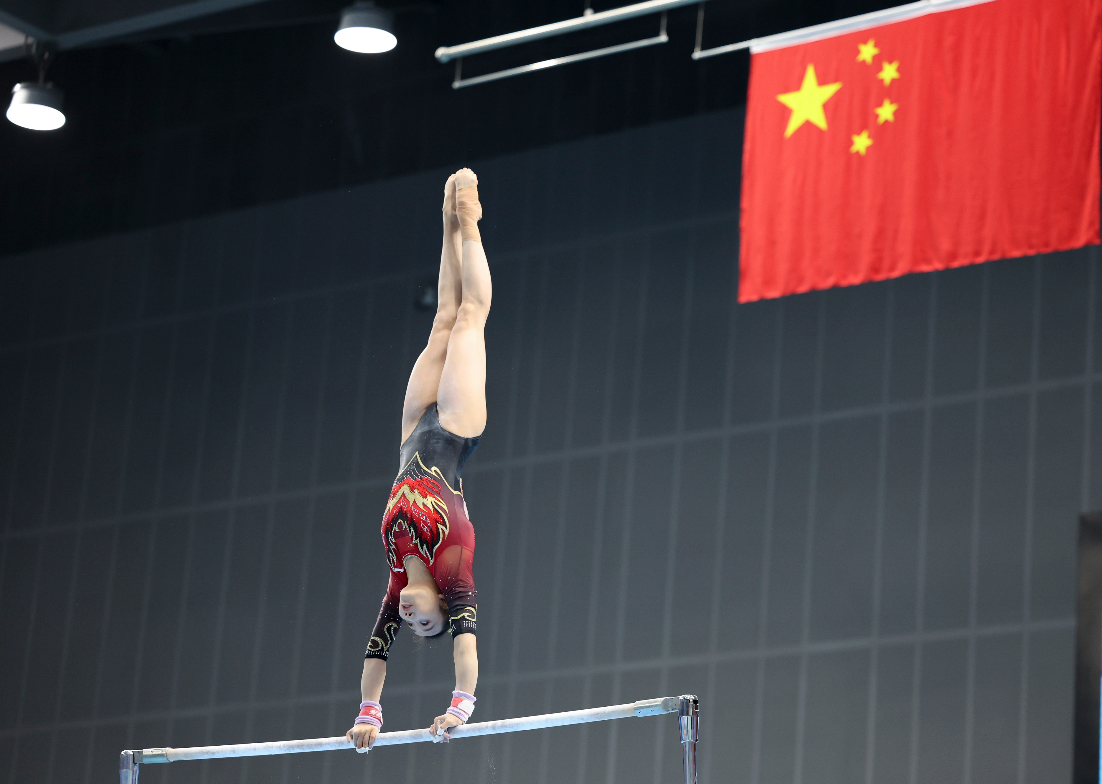 体操队表现卓越斩获好成绩