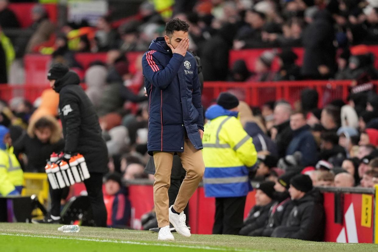 球队表现低迷,球迷情绪波动 球队表现低迷,球迷情绪波动