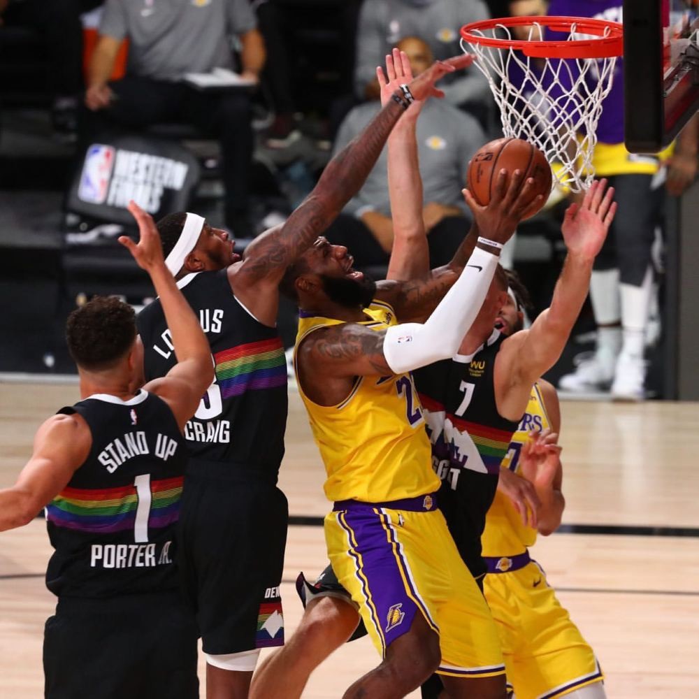 开云平台-贵州球员在关键时刻拼抢，场面激烈