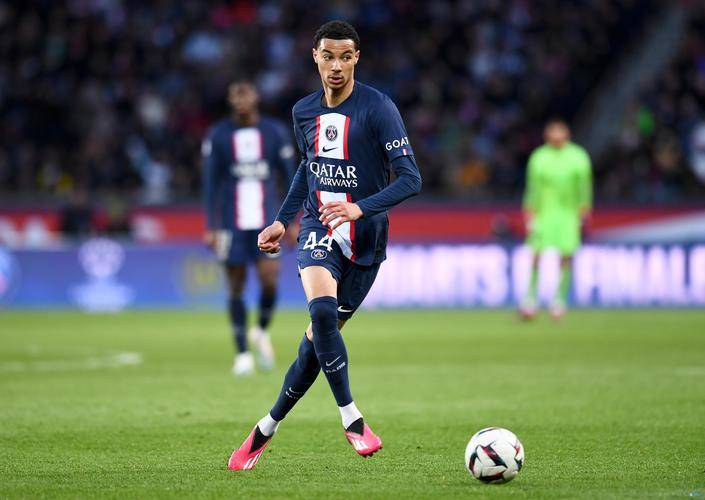 包含法甲传奇战绩独树一帜，尽显实力的词条