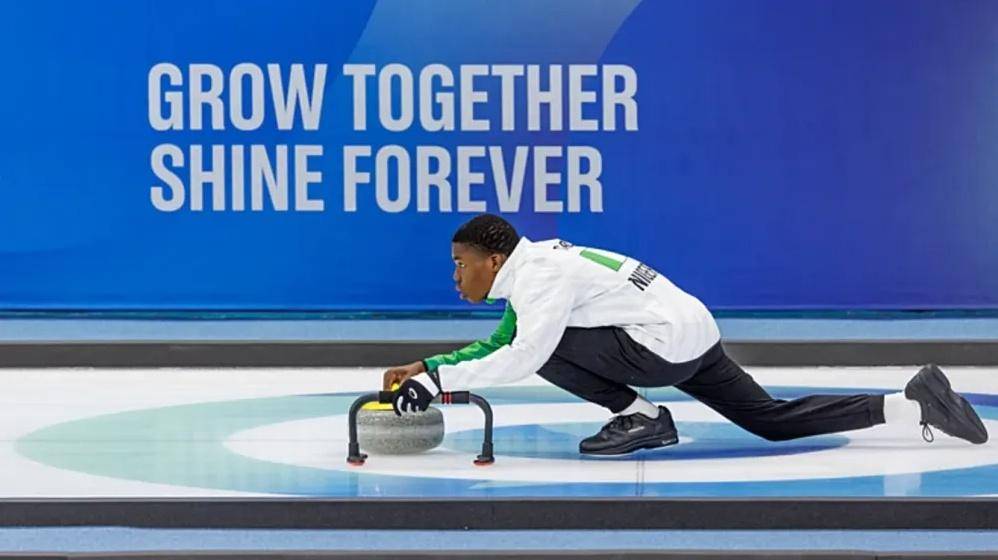 尼日利亚队在比赛中大显身手,赢得掌声 尼日利亚队在比赛中大显身手,赢得掌声