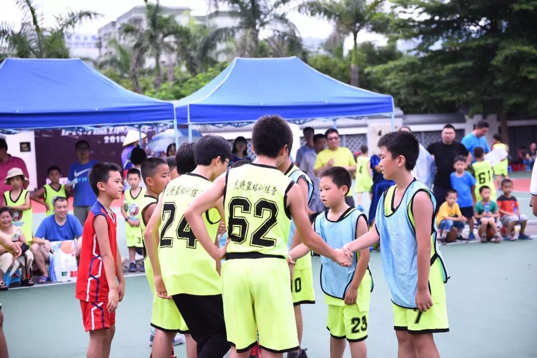 友谊赛成果丰硕，篮球运动员共话未来的简单介绍
