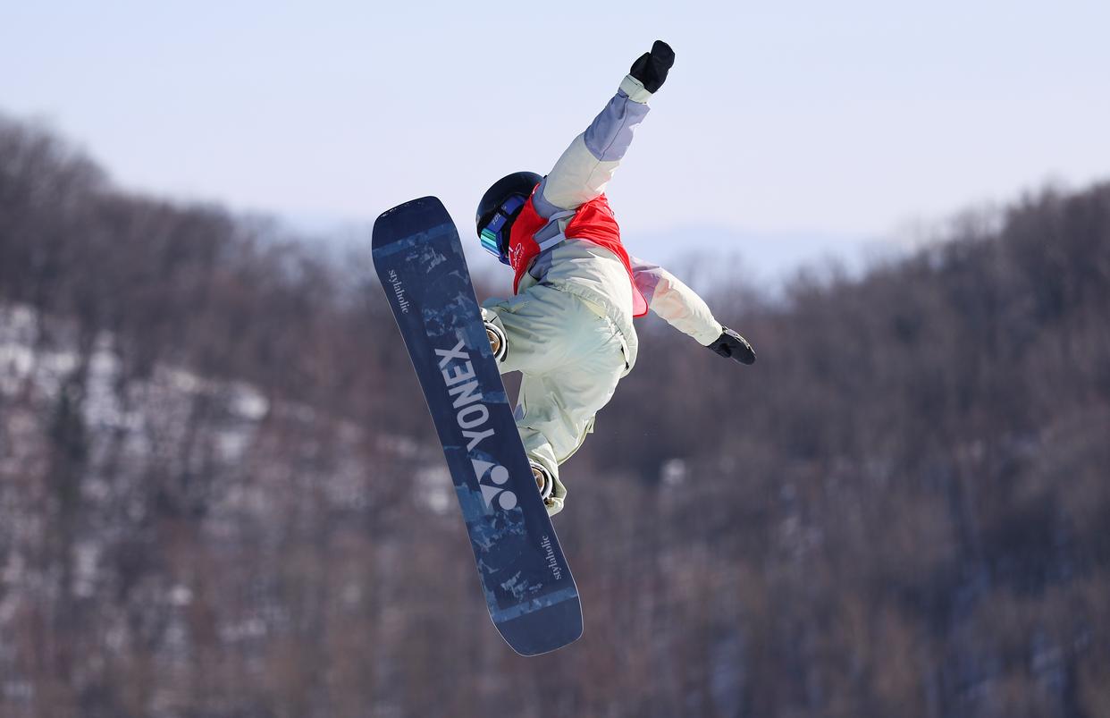 女子单板滑雪选手表现亮眼，获奖励的简单介绍