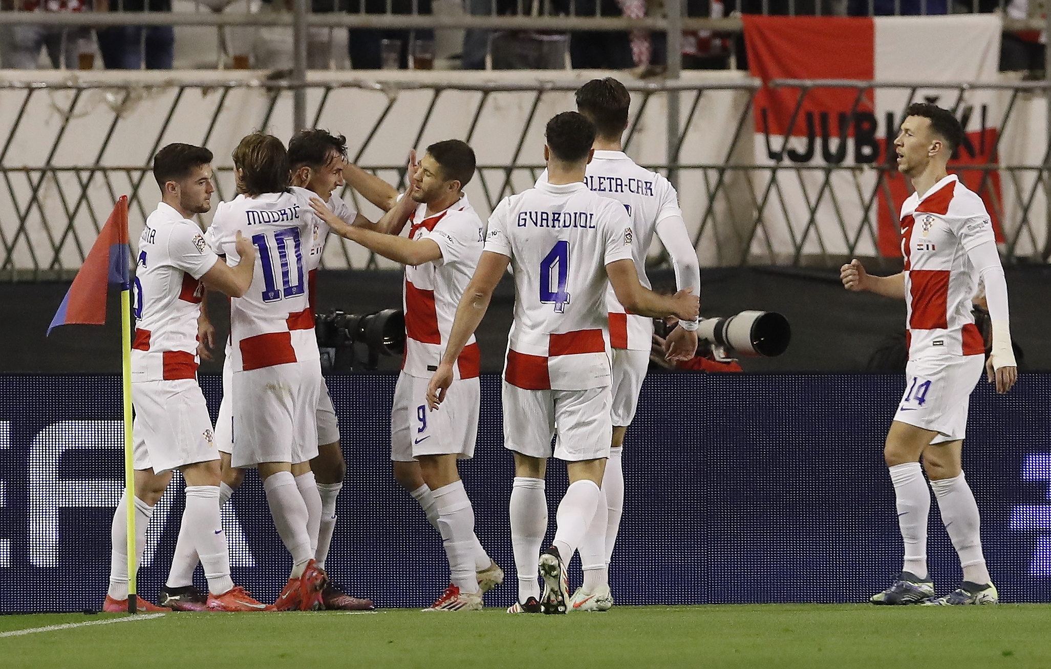 法国足球队备战国际比赛，迎战瑞典队