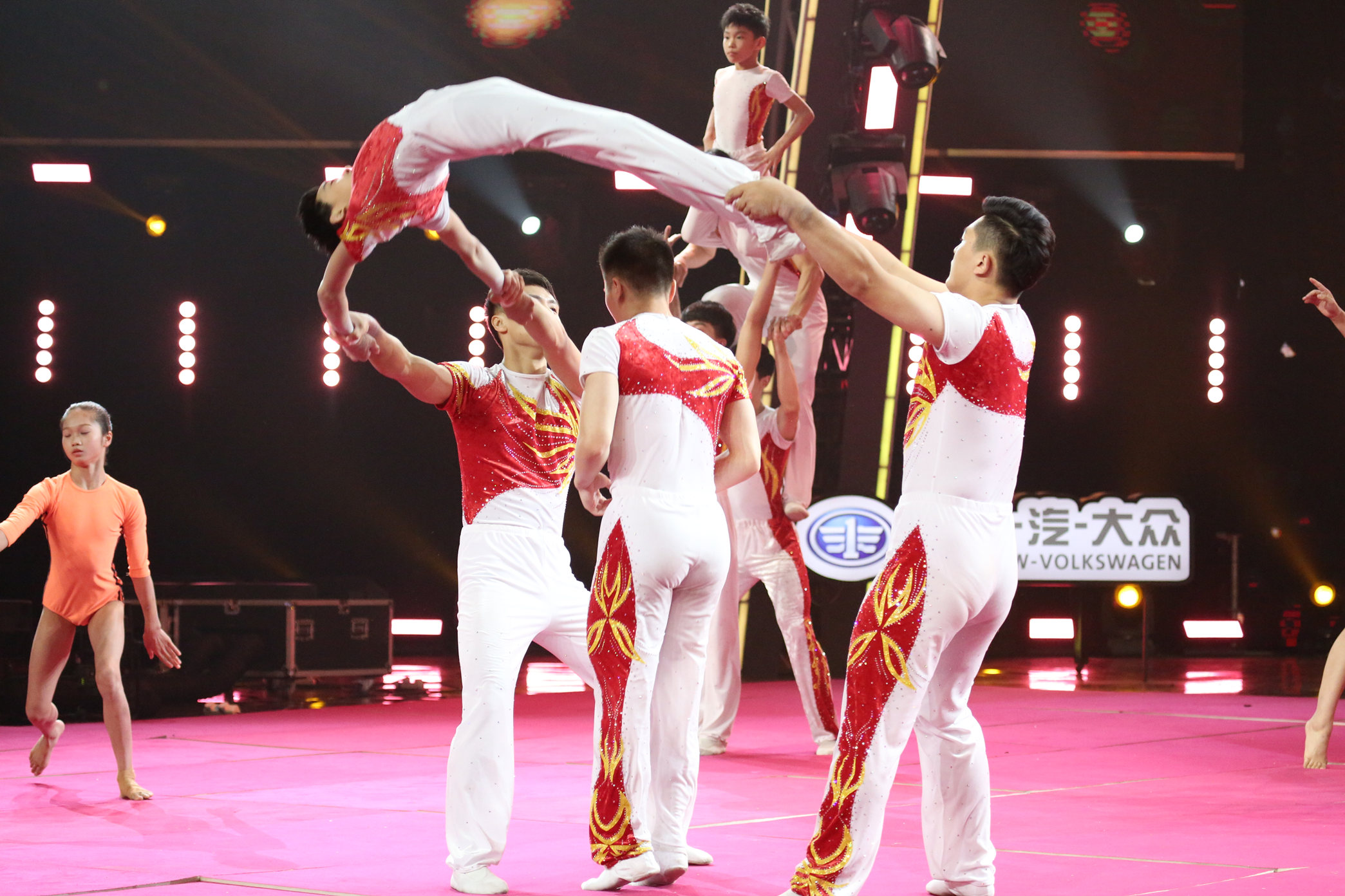 开云平台-男篮职业比赛最新进度：江苏队捍卫荣誉连下三城的简单介绍