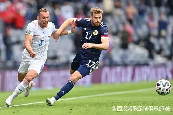 队友助攻得分！球员砍下关键得分助队取胜