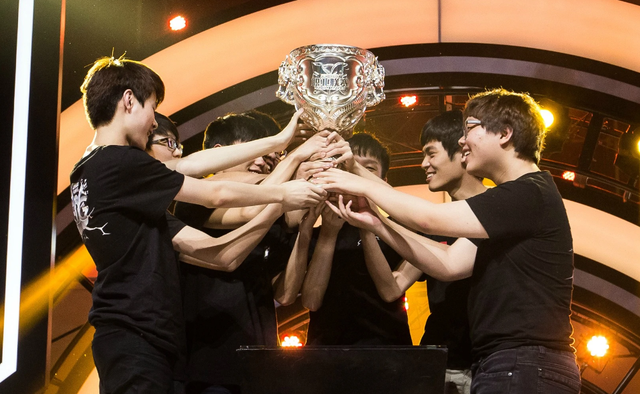 开云体育平台APP-GEN翻盘EDG，ShowMaker完成史诗逆转2025世界赛2:0（巴黎）