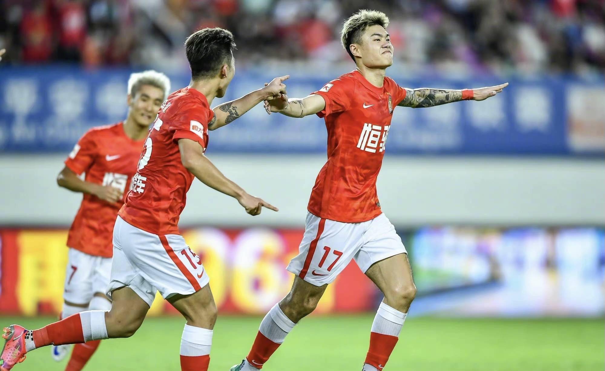 开云体育官网-斯特拉斯堡逆转胜利，积分榜上升一位