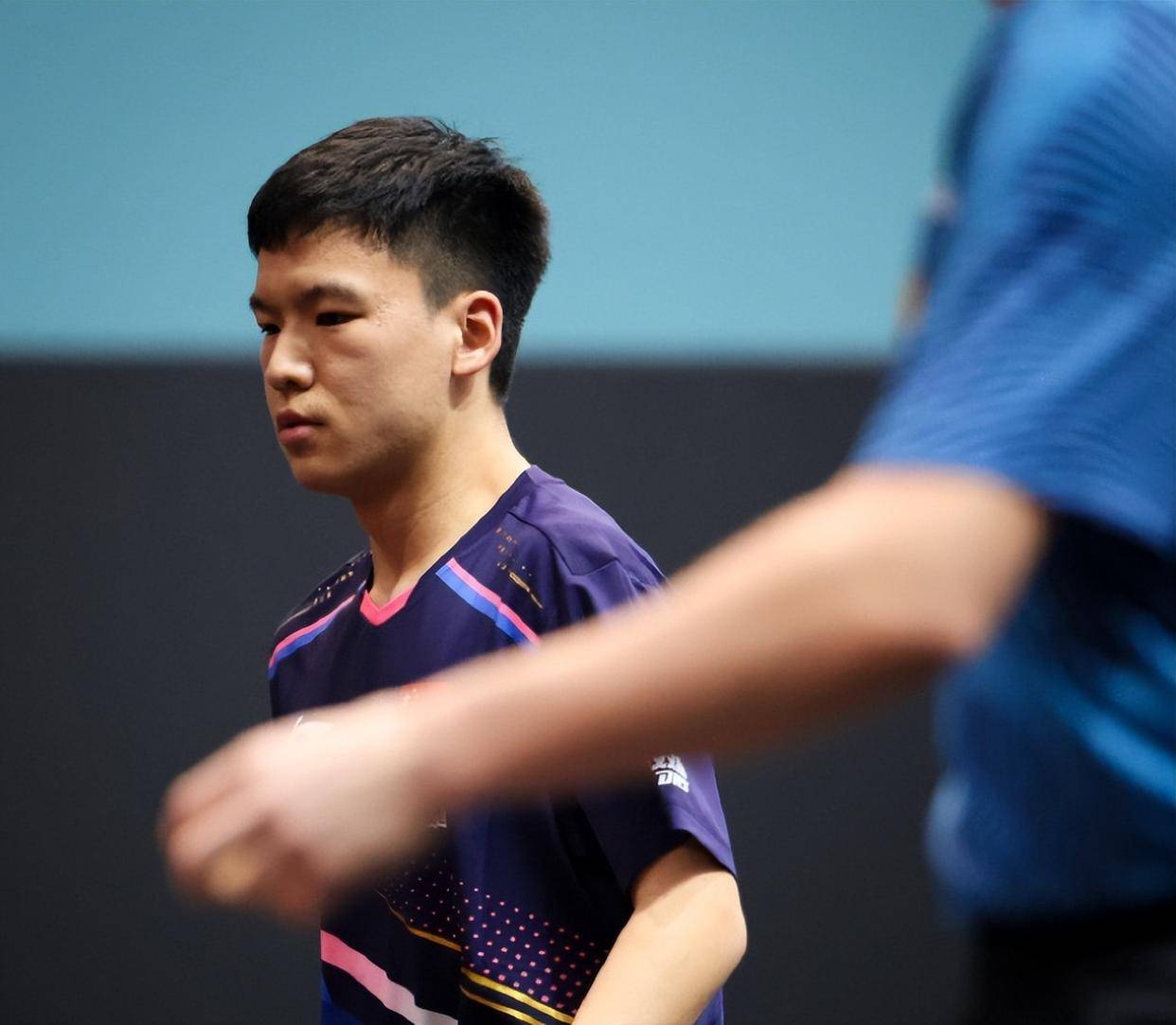 开云体育官方网站-技惊四座！新加坡运动员巩固优势跻身半决赛的简单介绍