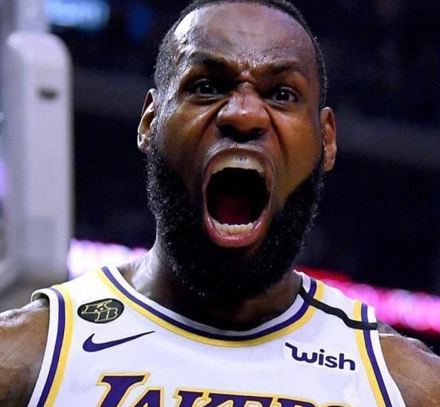 雄狮客场逆转，詹姆斯把提前退场当作机会