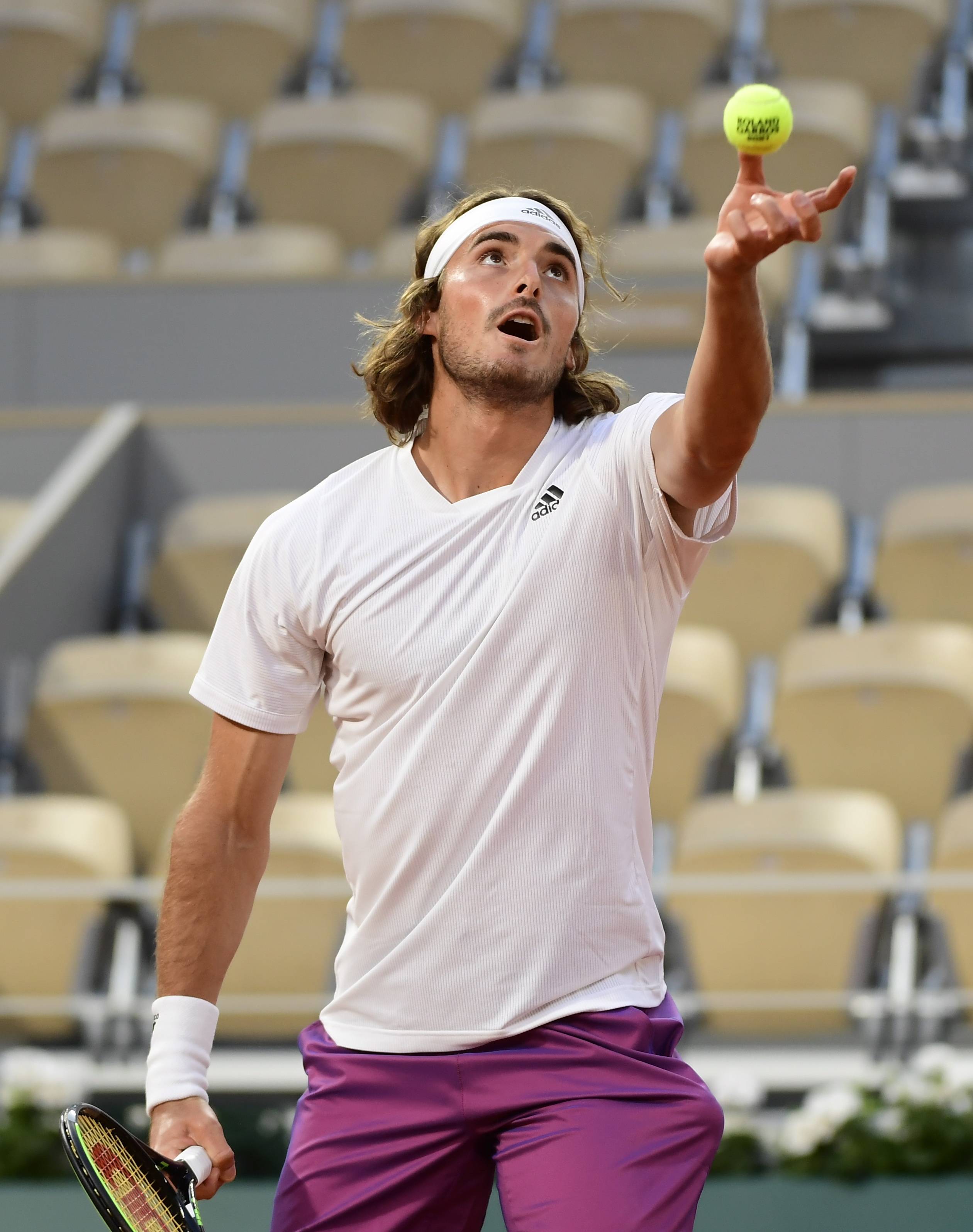 开云体育中国-西班牙网球队绝杀世界网球队，西西帕斯制霸全场的简单介绍