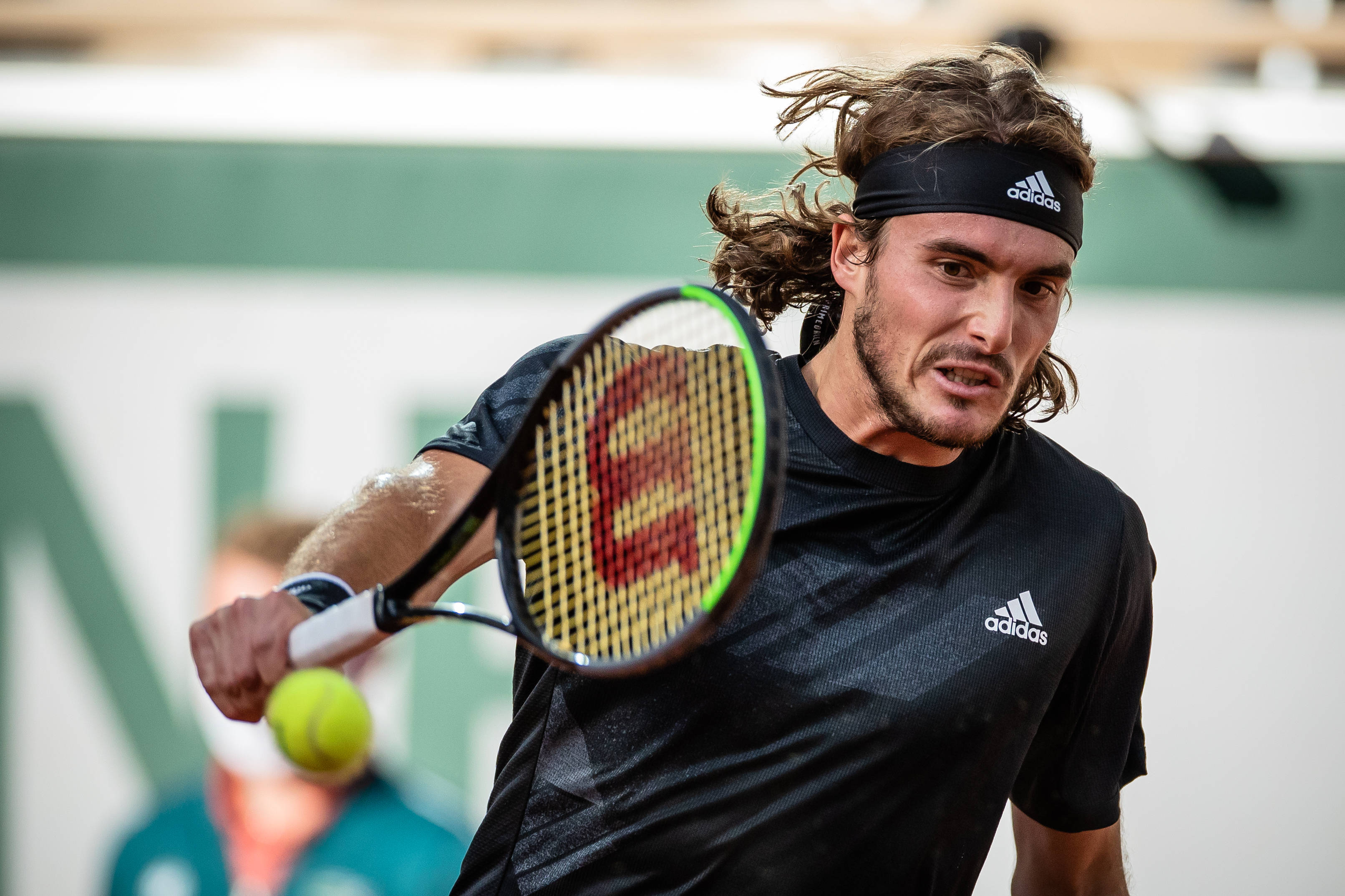 西班牙网球队绝杀世界网球队,西西帕斯制霸全场的简单介绍 西班牙网球队绝杀世界网球队,西西帕斯制霸全场的简单介绍