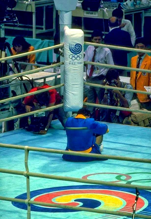 关于球星爆发！拳击赛场再现神级操作的信息